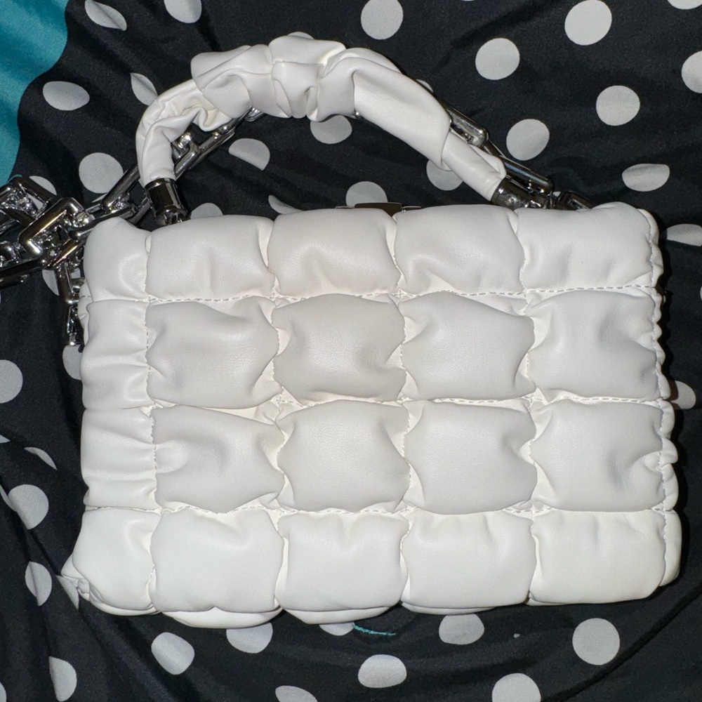White Nylon Puffer Silver Crossbody Chain Purse